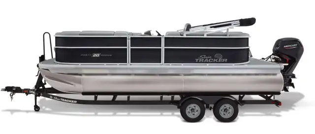 2026 Sun Tracker Party Barge 20 DLX pontoon boat in Powerboats & Motorboats in Prince Albert - Image 7