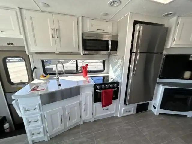 2022 Coachmen RV Mirada 35ESF in RVs & Motorhomes in Red Deer - Image 13