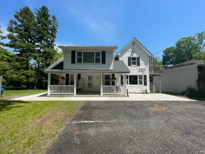 1 bed apartment in heart of Portsmouth Village - 2-237 Mowat Ave