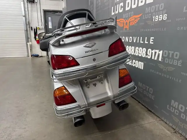 2005 Honda GL1800 Goldwing in Sport Touring in Drummondville - Image 11
