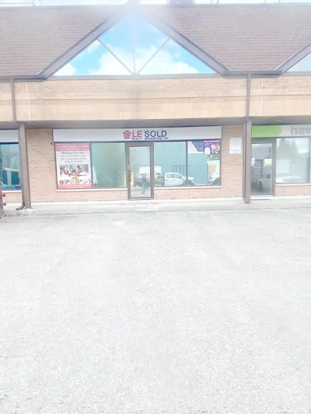 Stouffville office units & warehouse  for lease. in Room Rentals & Roommates in Markham / York Region - Image 11