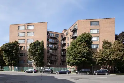 two-bedroom 800 square foot apartment in Westmount - ID 1403