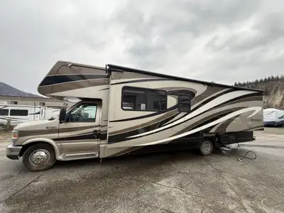 Welcome to Rock Island RV This FULLY SERVICED 2013 sunseeker 3050s Class C motorhome offers the perf...