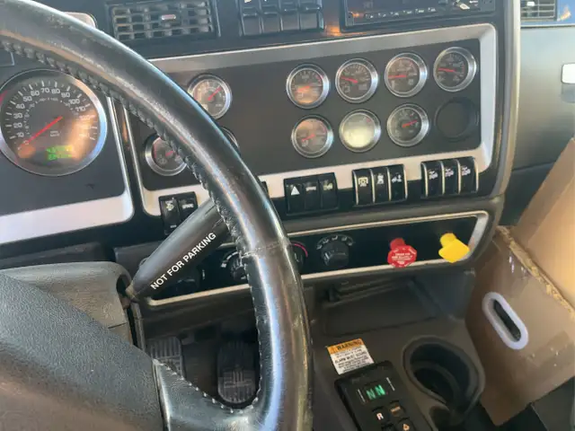 2016 Kenworth T800 in Heavy Trucks in Calgary - Image 15