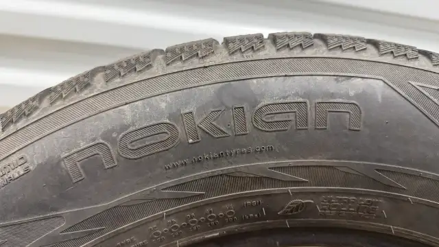 80% tread. 235/65 R18 Winter tires Nokian Hakkapeliitta in Tires & Rims in Mississauga / Peel Region - Image 7
