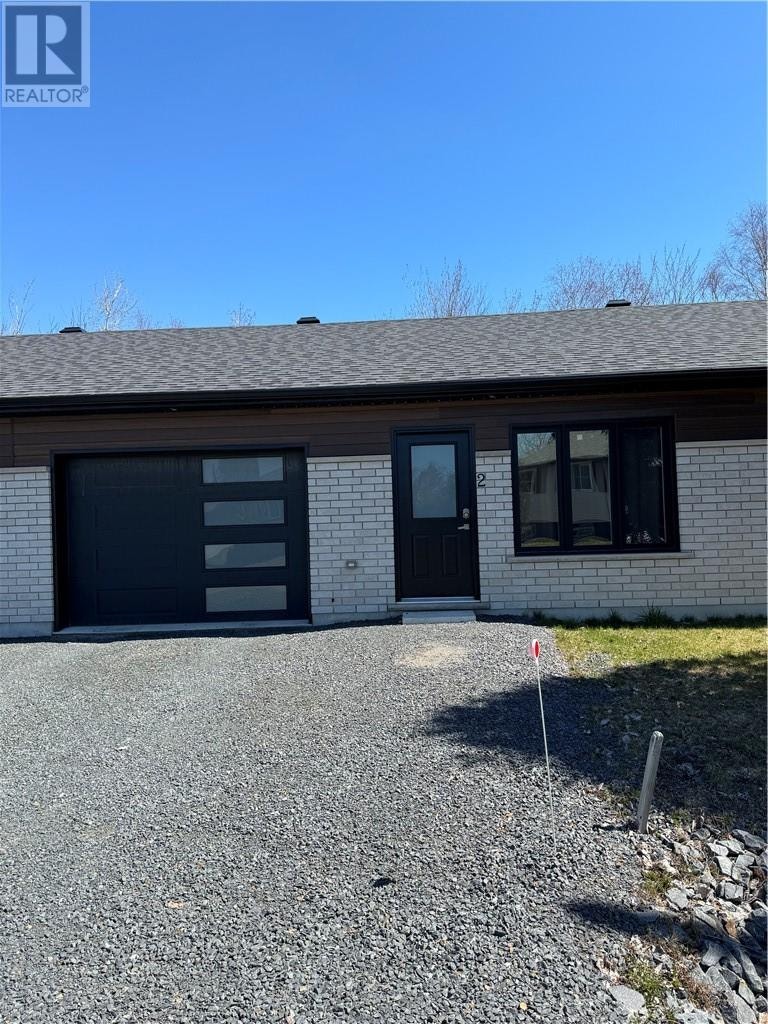2165 Falconbridge Garson, Ontario 1