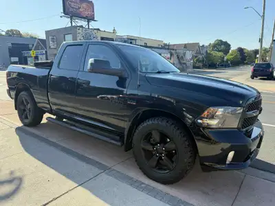 2018 RAM 1500 QUAD CAB EXPRESS 5.7L 8 CYL 4WD 6.5 FT BOX 203,000 KM NO ACCIDENT CLEAN CARFAX. ONTARI...