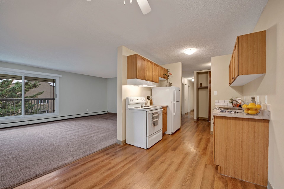 2 Bed x 1 Bath Apartment for Rent on 165th St. NW 4