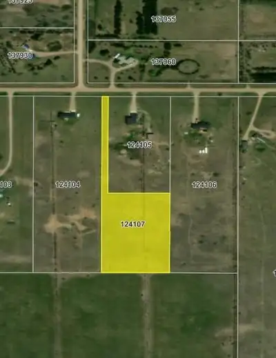 DNE//Sprucewoods/Build Your Dream Home on 5 Acres of Prime Land!Located just minutes from CFB Shilo...