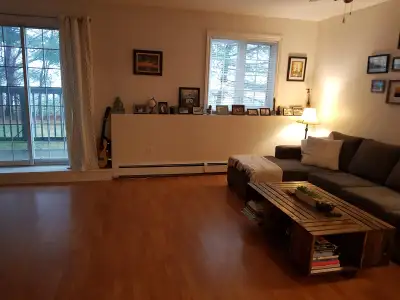 QUIET 1 BEDROOM - PARKING INCL!  +Utilities (Approx $150/mth)