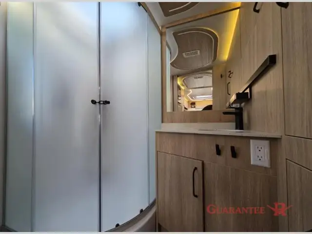 2026 Triple E ( LEISURE TRAVEL VANS ) Unity 24MBL in RVs & Motorhomes in Calgary - Image 35