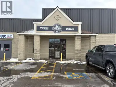 FOR RENT 1122 SQ FT HIGH TRAFFIC LOCATION, LOTS OF PAVED PARKING ON SITE . WAS A FORMER RESTAURANT ....