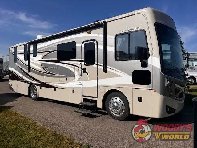 2015 FLEETWOOD EXCURSION 33D in RVs & Motorhomes in Red Deer - Image 2