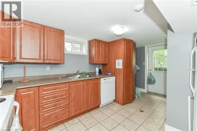 166 ELGIN Crescent Waterloo, Ontario in Long Term Rentals in Kitchener / Waterloo - Image 14