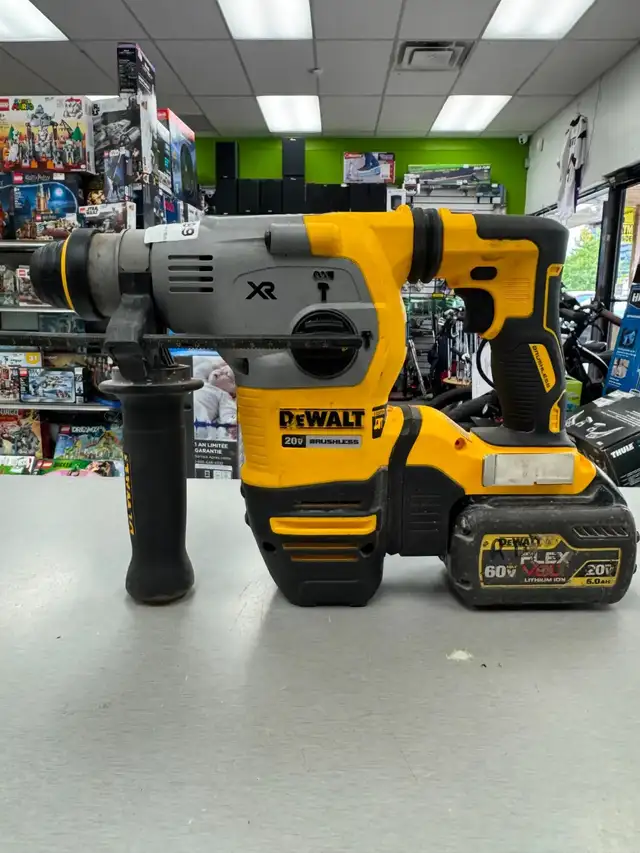 DEWALT 20V MAX XR Rotary Hammer Drill With 6.0AH Battery in Power Tools in Oakville / Halton Region - Image 2