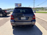 Zoomer Auto 2010 Mercedes-Benz GLK-Class 4MATIC GLK 350 comes loaded with Bluetooth, Leather Power H... (image 4)