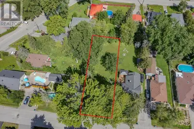 Attention builders, discover this amazing real estate opportunity at 288 Woodycrest Avenue in Georgi...
