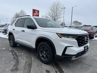 Platinum White Pearl 2023 Honda Pilot TrailSport, with just 52,295 kilometers, redefines family adve... (image 2)