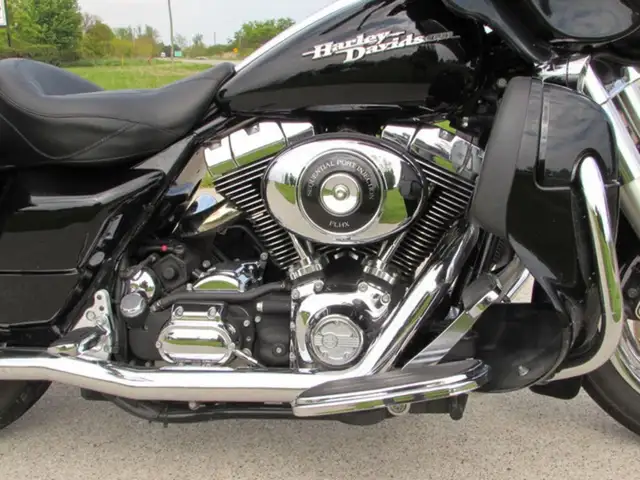 2006 Harley-Davidson FLHX Street Glide Over $9,000 in Great Opti in Sport Touring in Leamington - Image 10