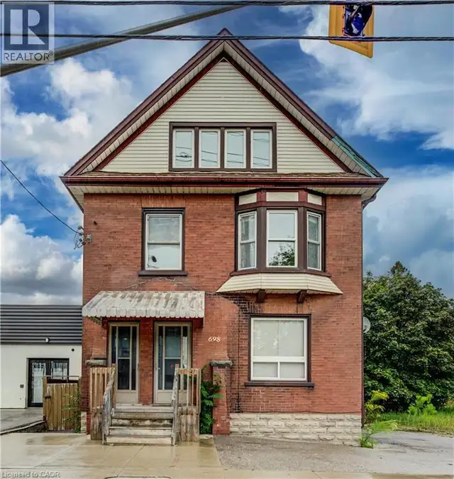698 KING Street W Kitchener, Ontario in Houses for Sale in Kitchener / Waterloo - Image 3