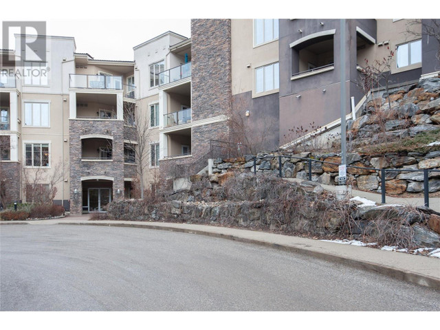 1875 Country Club Drive Unit# 1513 Kelowna, British Columbia in Condos for Sale in Penticton