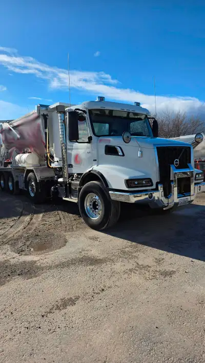 2025 Volvo VHD84B300 Volumetric Concrete Truck | Bay-Lynx TITAN-HDE60-8M-XL Custom | Heated Water |...