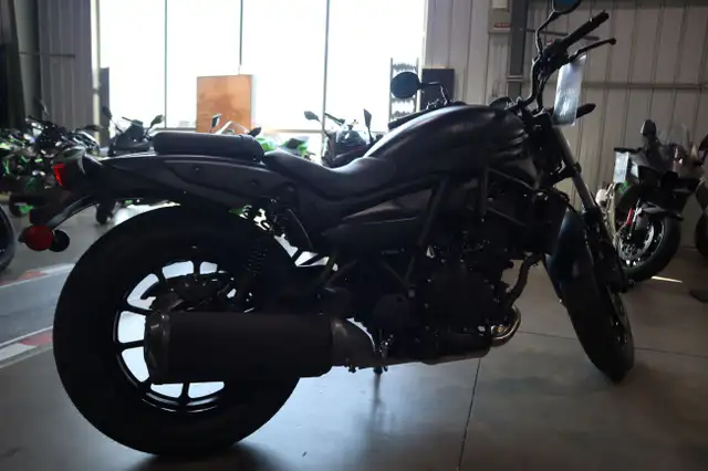 2025 Kawasaki ELIMINATOR 500 Black in Street, Cruisers & Choppers in Edmonton - Image 3