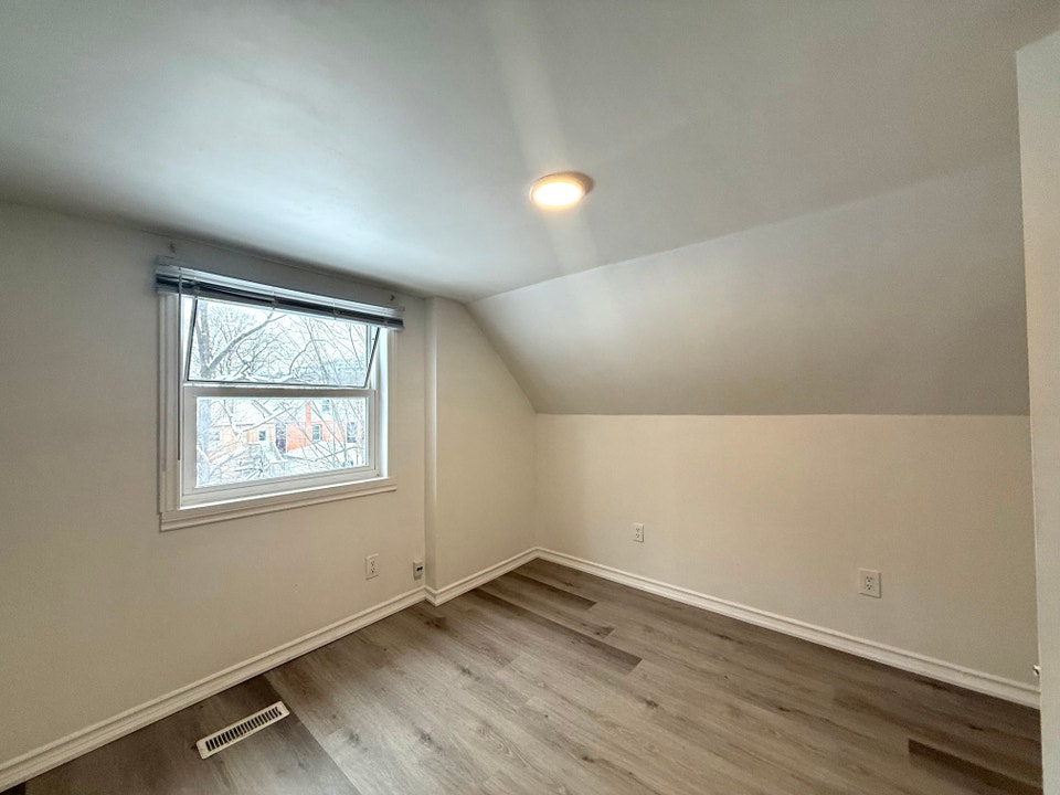 3- 169 East Ave S Hamilton L8N2T8 5
