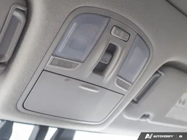 2020 Hyundai Elantra Luxury in Cars & Trucks in London - Image 25