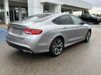 2015 Chrysler 200 AMVIC Licensed (image 2)