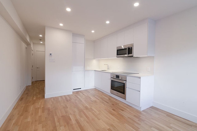 4390 Grand Boulevard — photo 2