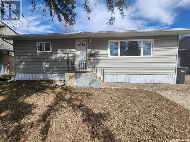 1017 BISON AVENUE Weyburn, Saskatchewan in Houses for Sale in Regina