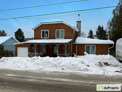 Superbe duplex avec loft Située dans un quartier paisible à distance de marche de plusieurs services...