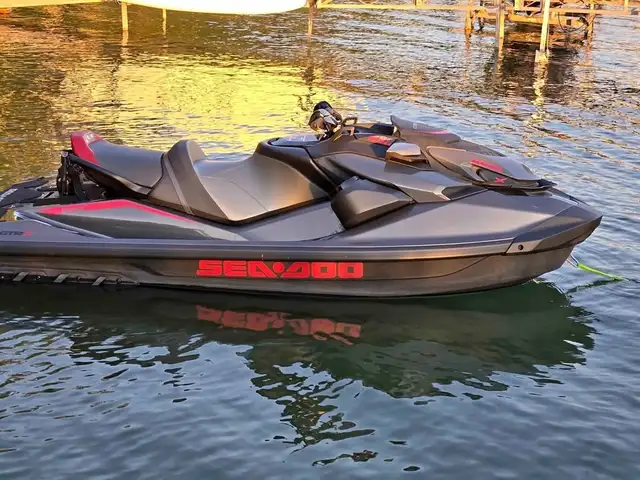 2024 SEADOO GTRX 300 (FINANCING AVAILABLE) in Personal Watercraft in Strathcona County - Image 5