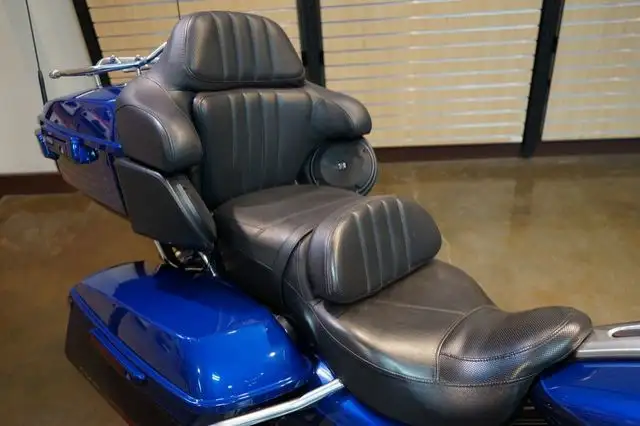 2020 Harley-Davidson FLHTKSE - CVO Limited in Sport Touring in Lethbridge - Image 12