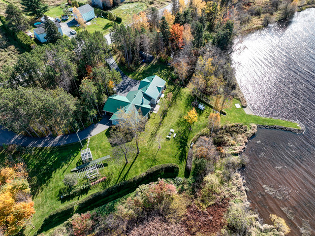 Lac Aylmer, Stratford, Estrie. UNIQUE! Domaine intime au Lac. dans Maisons à vendre  à Thetford Mines - Image 2