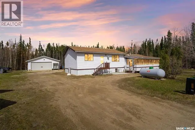 12 Lakeview DRIVE Northern Admin District, Saskatchewan in Houses for Sale in Meadow Lake - Image 24