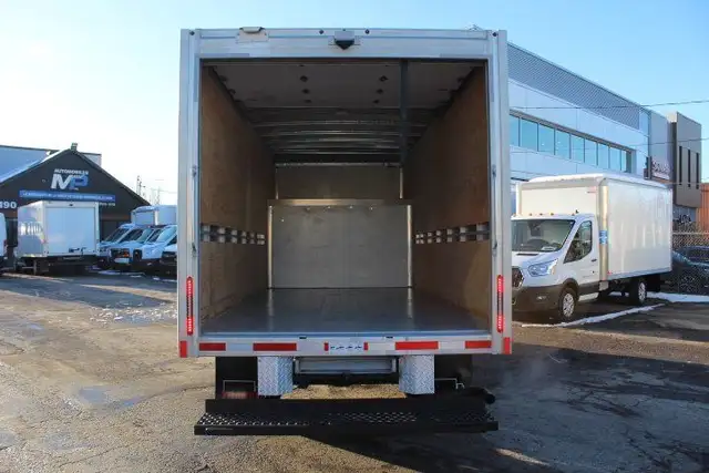 2024 Chevrolet Express 3500 CUBE 14 PIEDS + DECK 6.6 L / 39.000  in Cars & Trucks in Laval / North Shore - Image 15