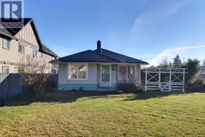 Visit REALTOR website for additional information. This well-maintained 3 bedroom, 1 bathroom home si...