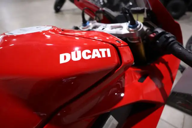 2020 Ducati Panigale V4 S Ducati Red in Sport Bikes in Edmonton - Image 6