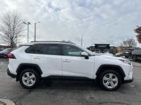 Conquer Canadian roads and city streets alike in this impeccably maintained 2021 Toyota RAV4 XLE, bo... (image 3)
