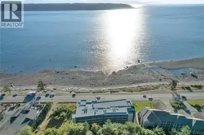 Built in 2023, this almost new 1,229 sqft condo offers modern living with breathtaking ocean views....