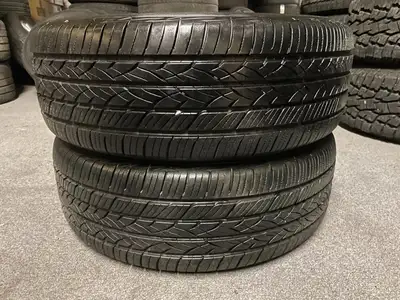 Very nice pair of Toyo Versado all season tires. 2 x 215/60/17 8/32nd tread remaining #2496