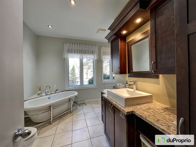 $879,000 - Bungalow for sale in Sherbrooke (Jacques-Cartier) — photo 3