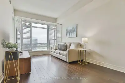 Price: $735,000 / $2,788/mo South Facing condo. Prime location in downtown Markham!! 2 bedrooms & 2...