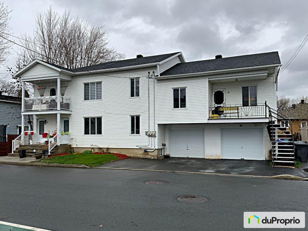 $645,000 - Triplex for sale in Verchères — photo 1