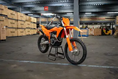 Motocross KTM 250sx-f 2023 Les photos peuvent être à titre indicatif et sans inscription. Les promot...