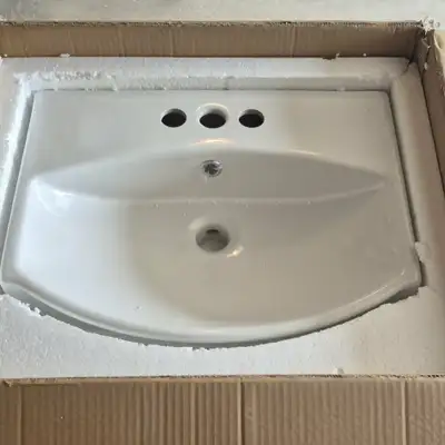 Brand new white ceramic bathroom sink for sale. Never installed and still in the original protective...