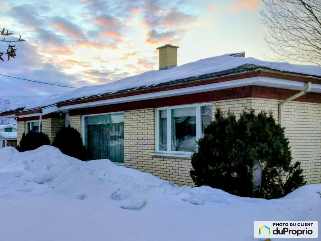 $389,000 - Bungalow for sale in St-Raymond — photo 1