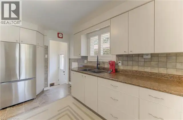 144 HOLBORN Drive Kitchener, Ontario in Houses for Sale in Kitchener / Waterloo - Image 10